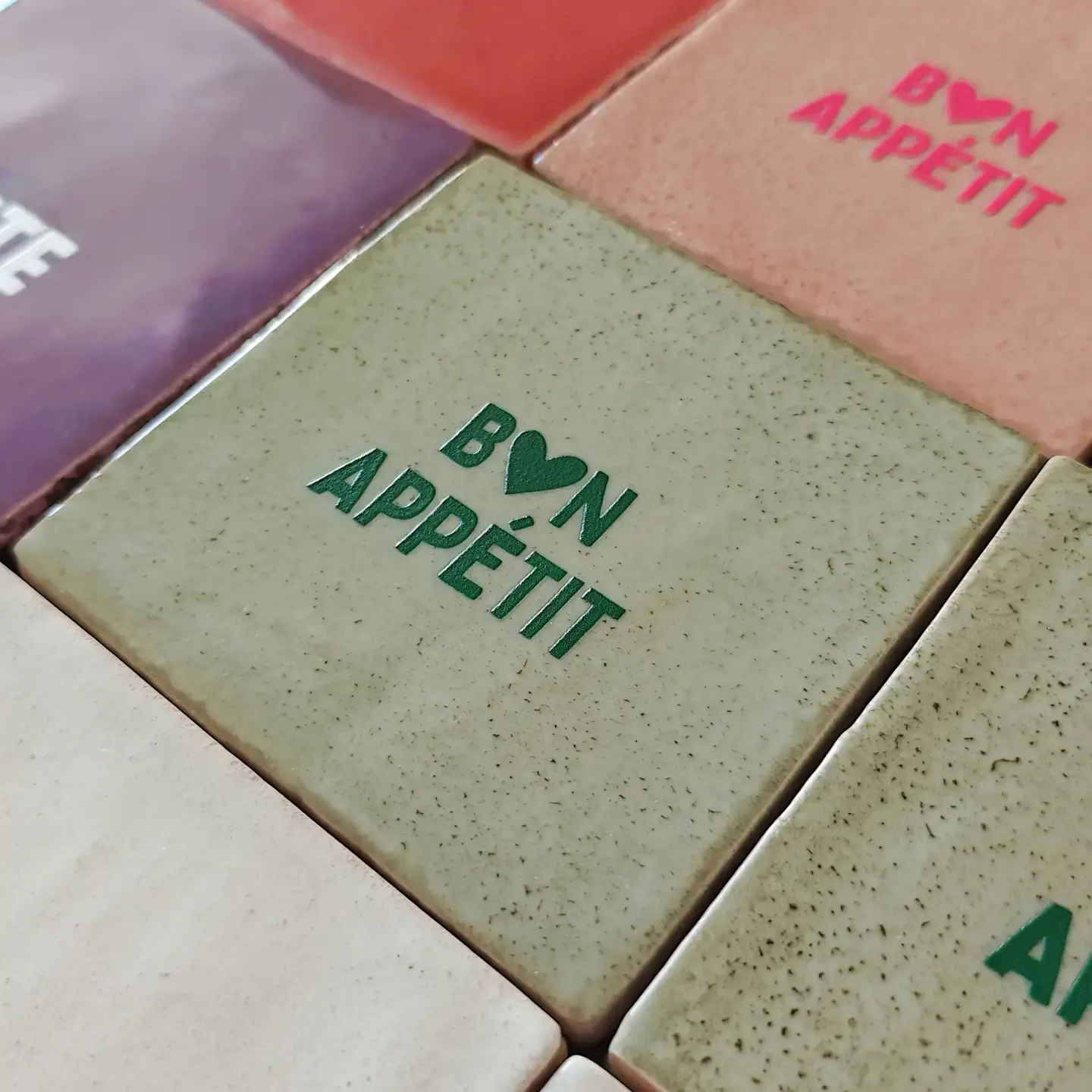 Carreaux de céramique décoratifs, motifs colorés