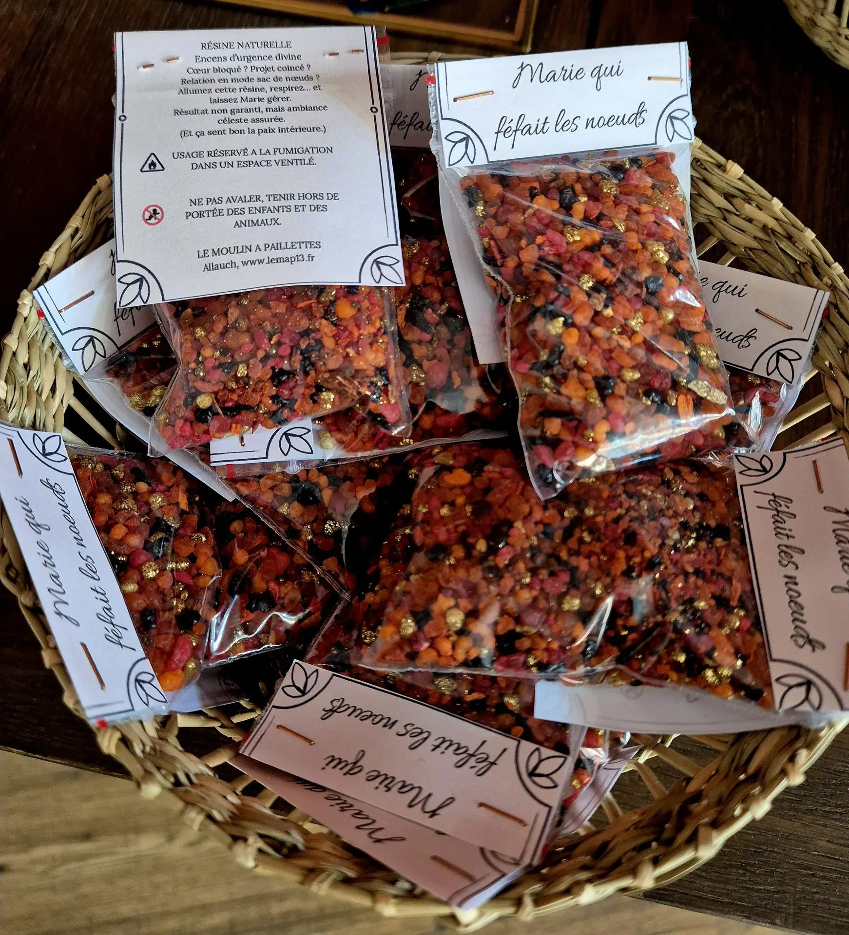 Bocal de sel noir de sorcière pour bain relaxant