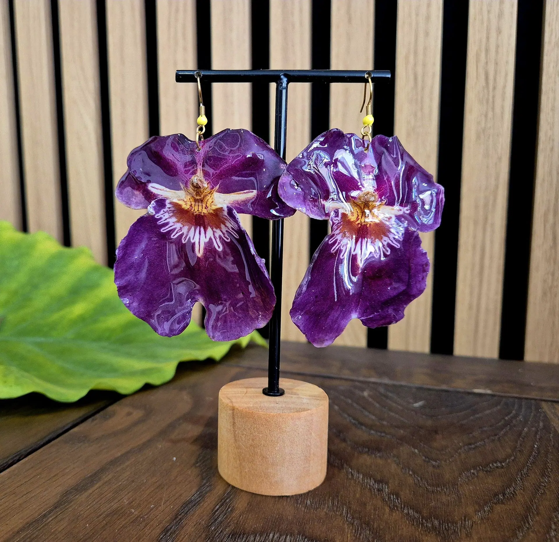 Boucles d'oreilles fait main avec véritable orchidée