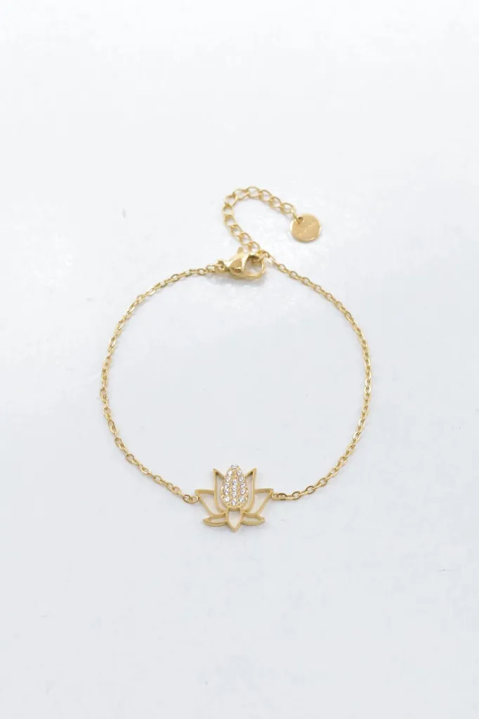 Bracelet fleur de lotus en acier inoxydable doré avec strass – vue produit.webp
