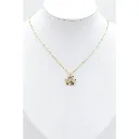 Collier fleur de lotus doré avec pendentif serti présenté sur buste.webp