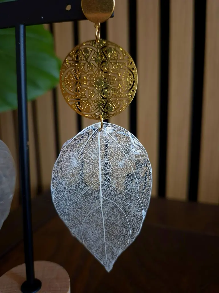 bouclesd'oreille dorées et bleues.webp