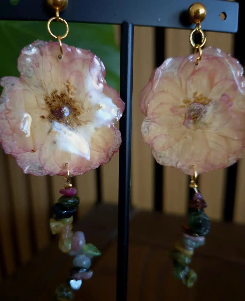 boucles fleurs et pierres naturelles.webp