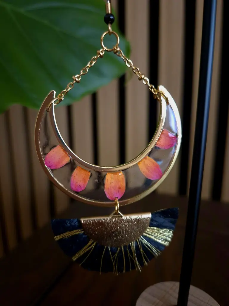 bijoux artisanaux pétales.webp