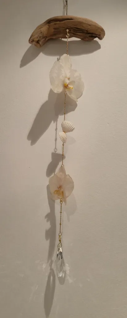 La Suspension Florale – Éclat Ivoire.webp