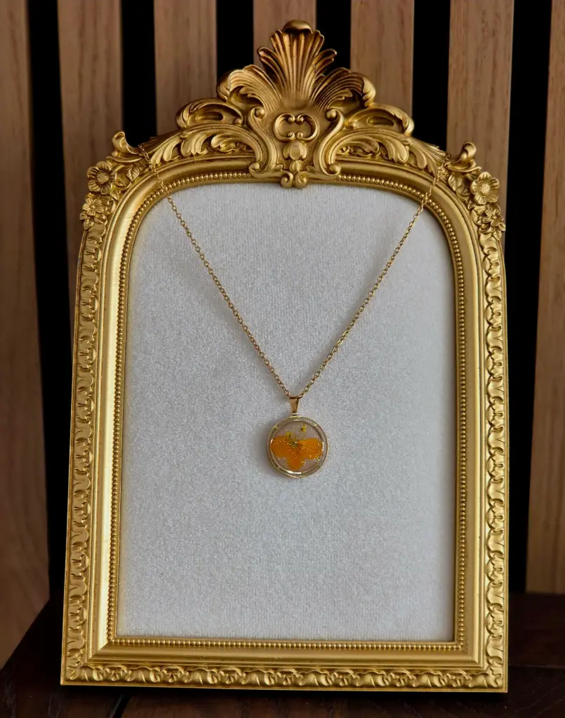 Colliers cabochon « Fleurs sous dôme »