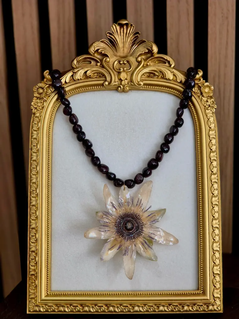 Collier «Passiflora Royale »  