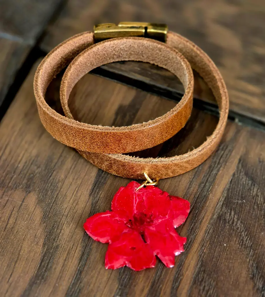 Bracelet cuir double tour & fleur pressée
