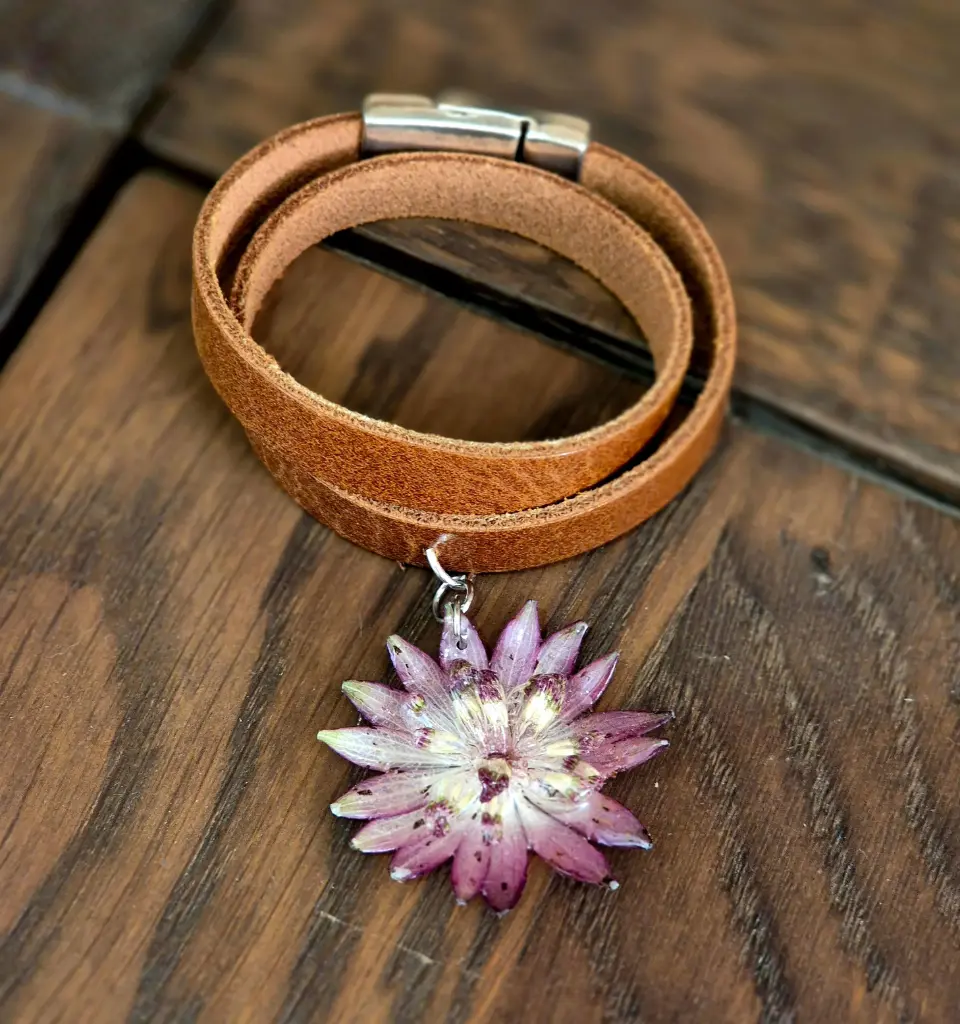 Bracelet cuir double tour & fleur mauve "Astrance Bohème"