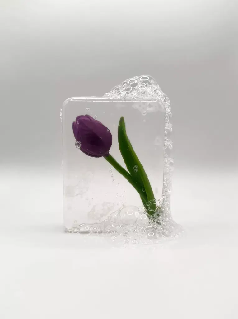 Savon Transparent – Figurine “Tulipe Violette”