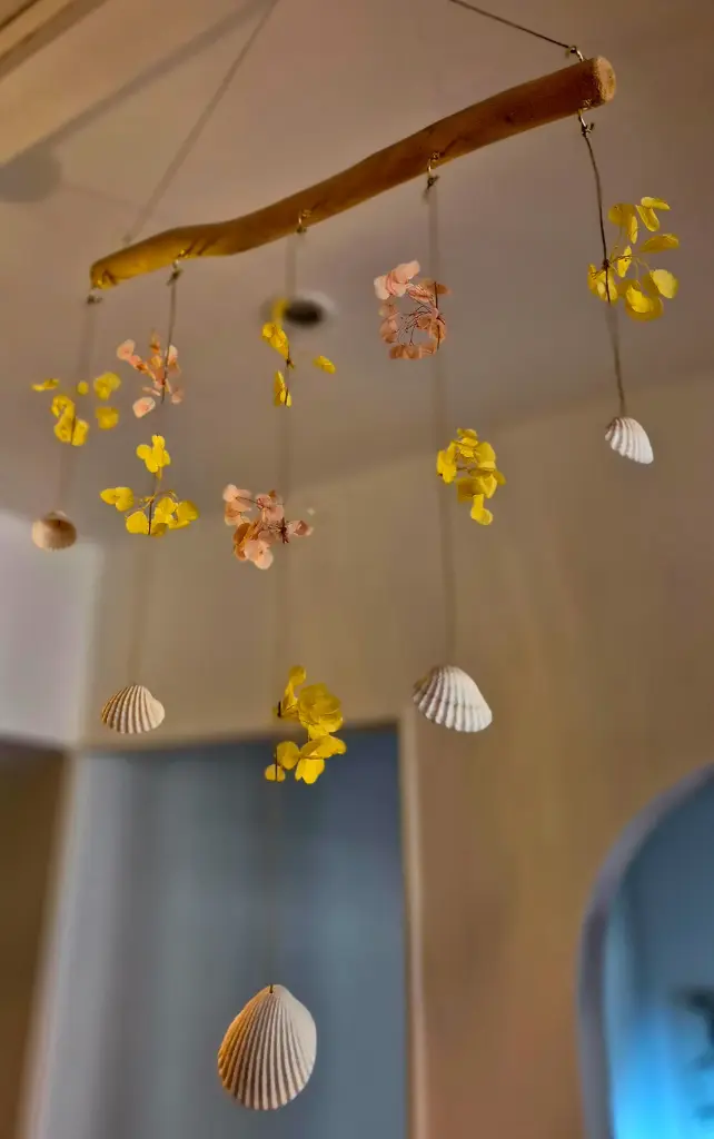 Mobile décoratif coquillages & fleurs "Rivage d’Or"   