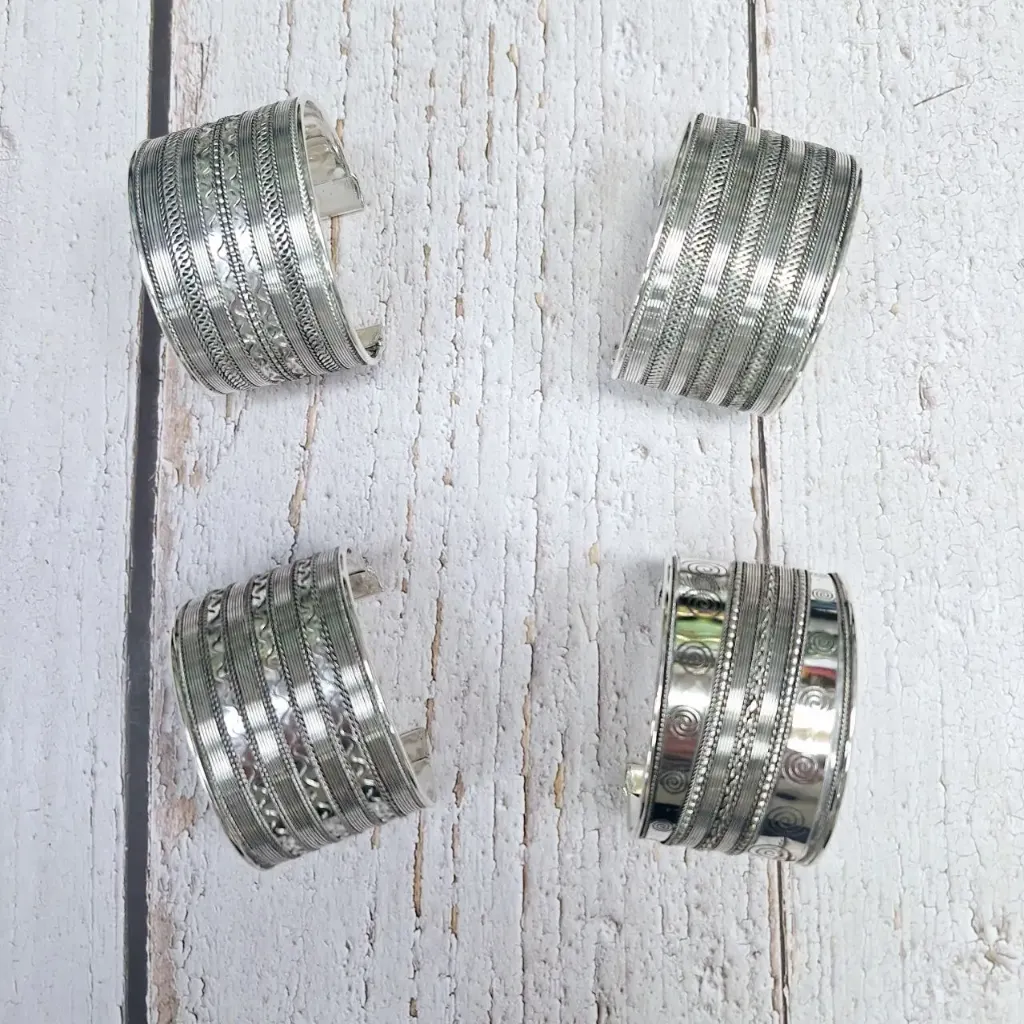 Manchette en laiton – bijou graphique