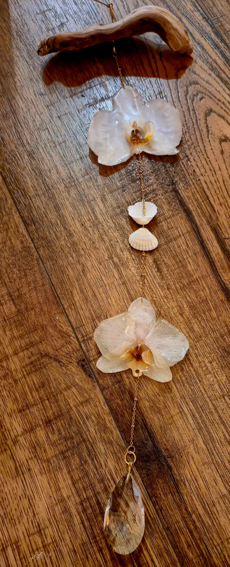 La Suspension Florale – Éclat Ivoire