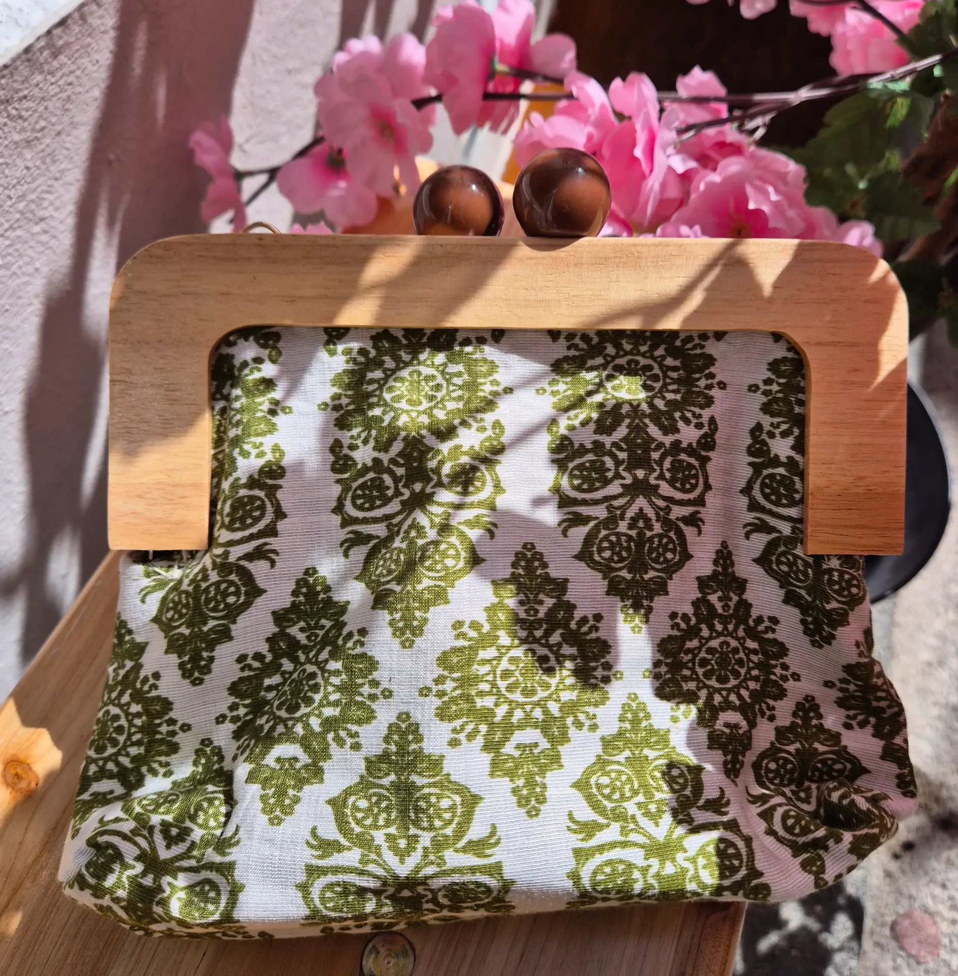 Pochette / Sac à fermoir bois – coton imprimé (Vert Baroque)