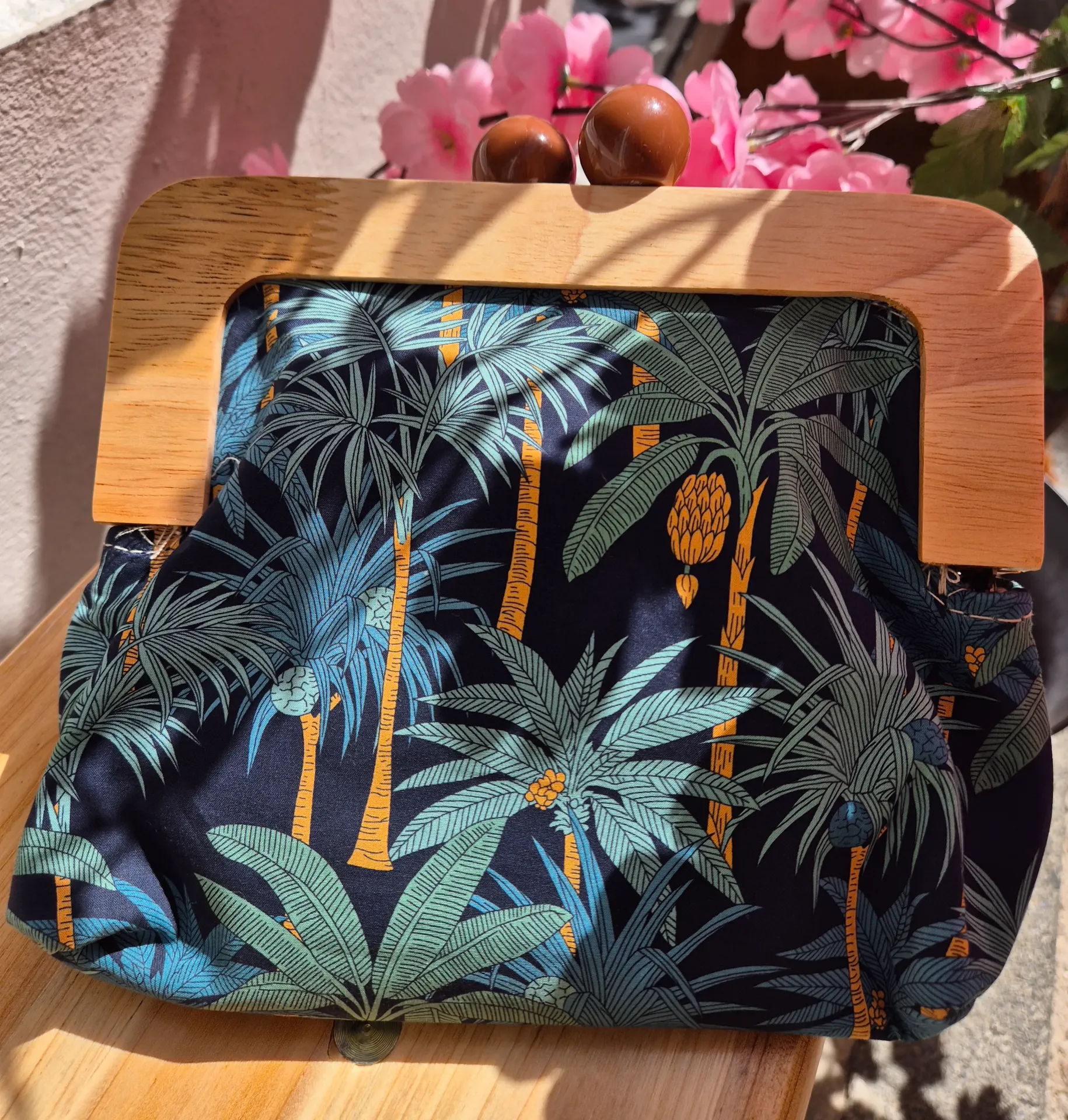 Pochette / Sac à fermoir bois – coton imprimé (Vert Baroque)