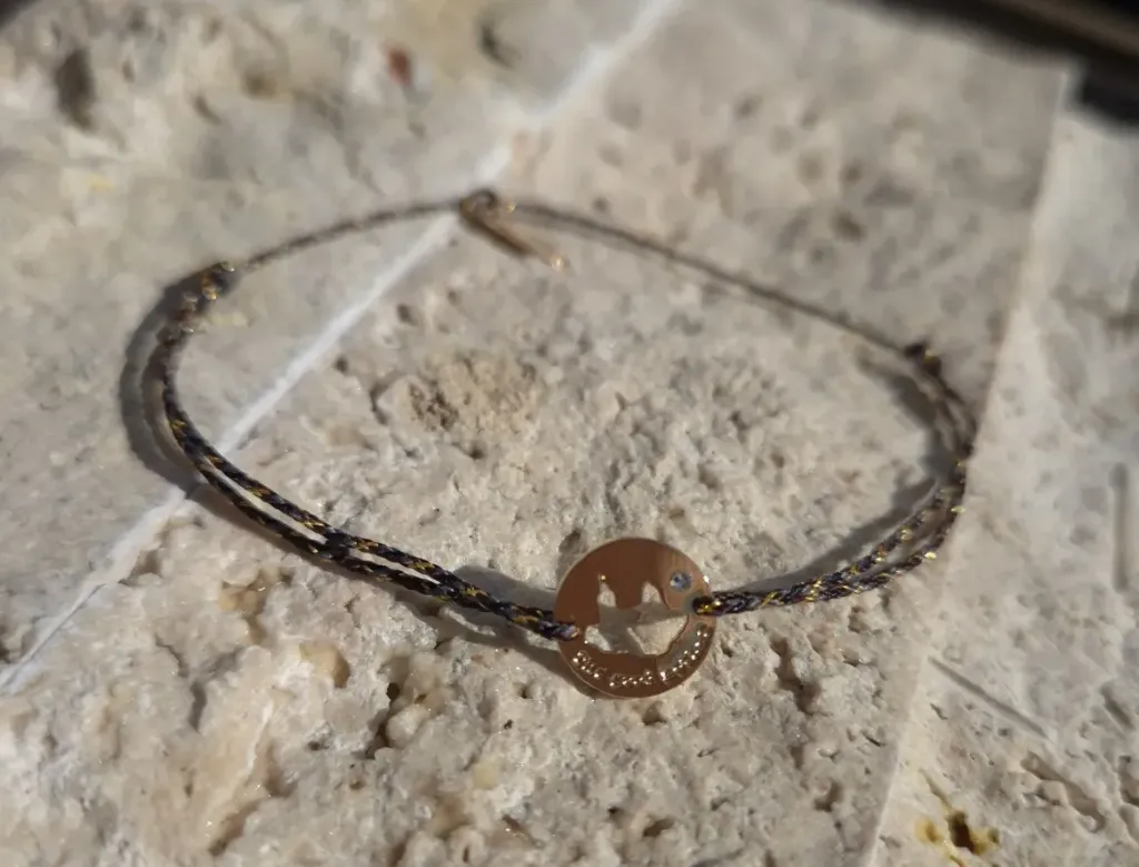 Bracelet cordons multi, rond petit format avec strass Swaroski "THE GOOD MOTHER" (Noir et doré, Plaqué Or)