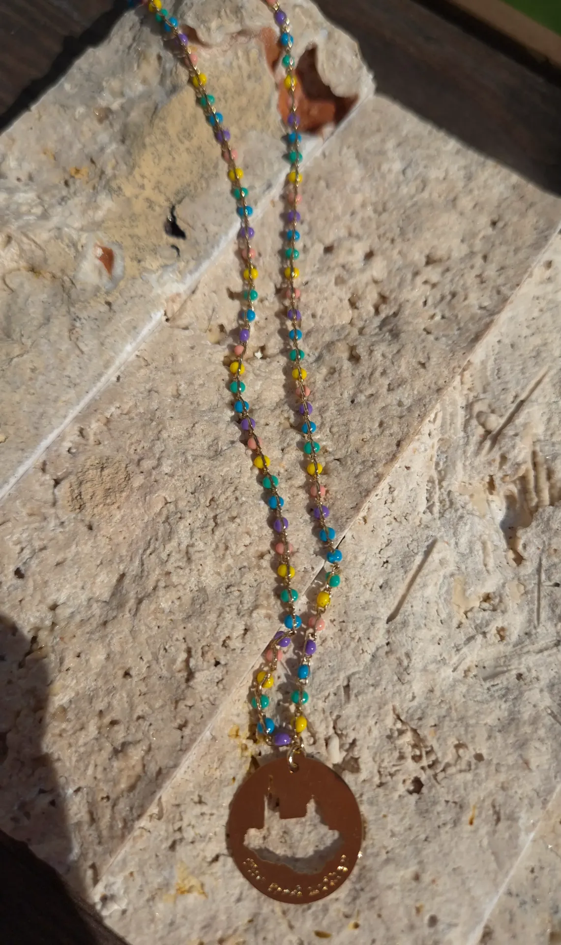 Collier perles colorées, rond "THE GOOD MOTHER"