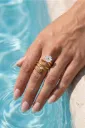 Bague ajustable Abeille & Fleur blanche dorée