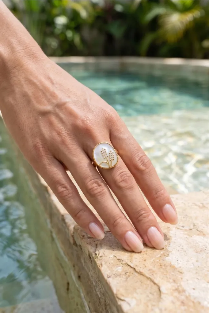 Bague ajustable Ovale nacré & motif végétal
