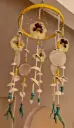 Suspension coquillages, pensées et corail bleu "OYA"