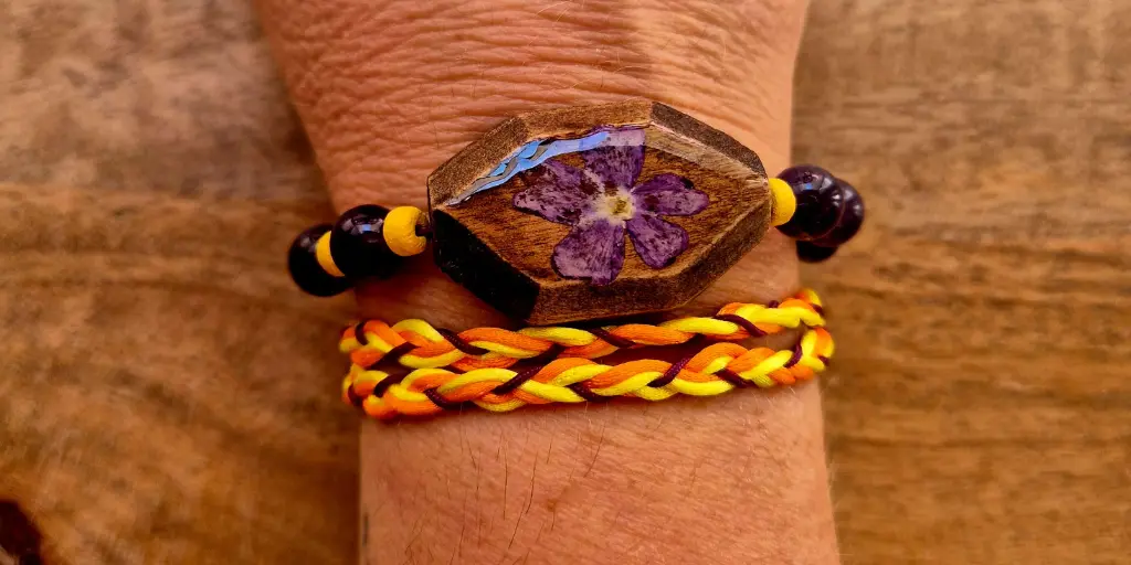 Bracelets "BLOK",  bois, fleurs et pierres naturelles (Améthyste)