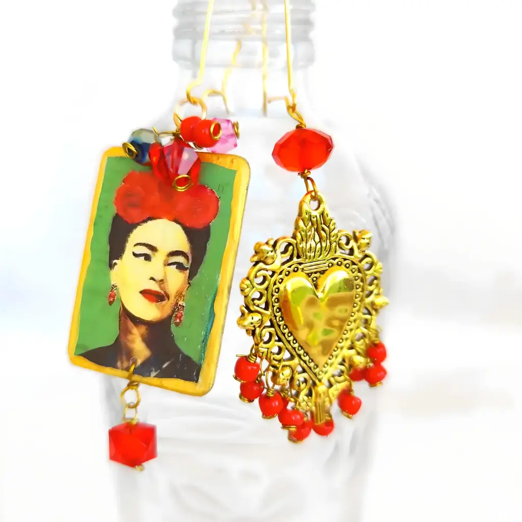 Boucles d'oreilles asymétriques Frida Kahlo, boucles d'oreilles en bois