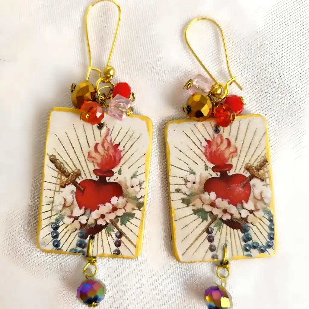 Boucles d'oreilles en bois avec peinture de cœur sacré et de chapelet 