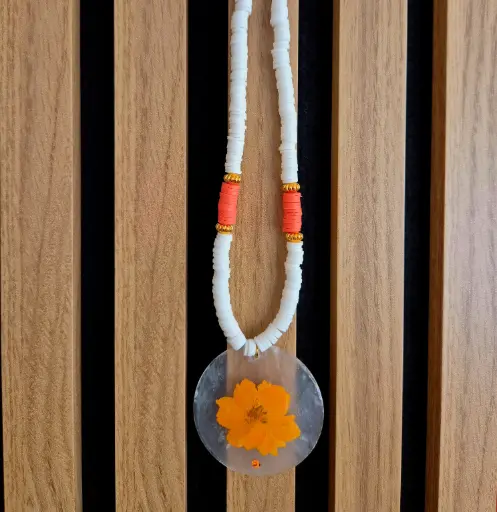 Collier fleur nacre "ZUMA"