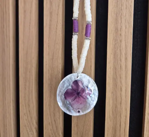 Collier fleur nacre "YUNA" 